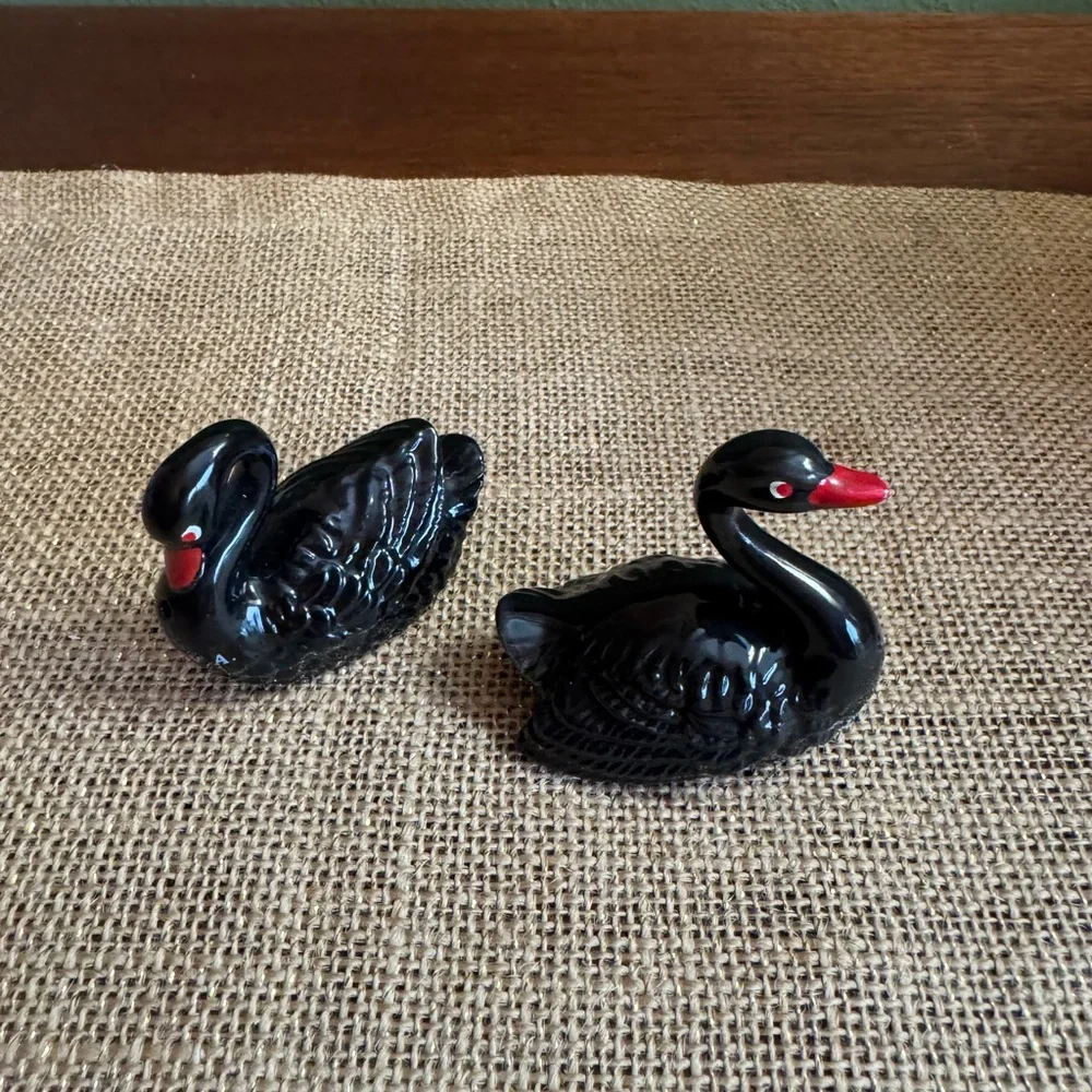 Vintage Perth Western Australia Black Swans Salt Pepper Shakers